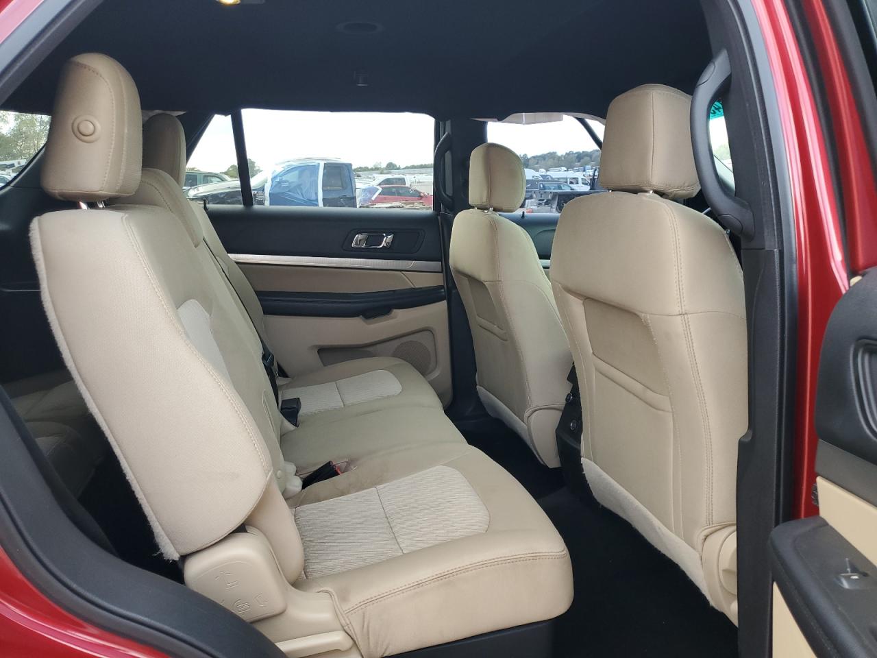 Ford Explorer Image 11