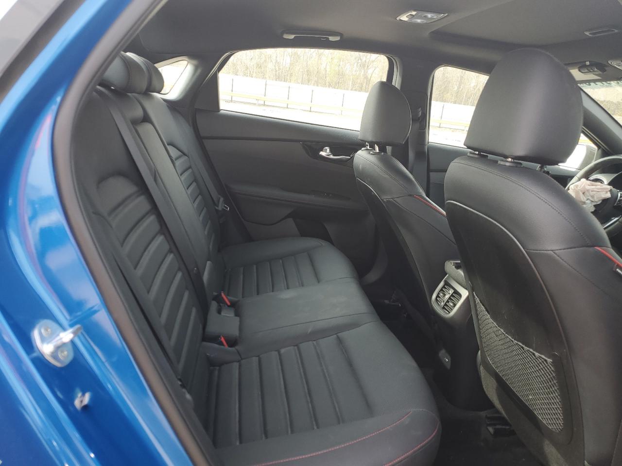 Kia Forte Gt Image 9