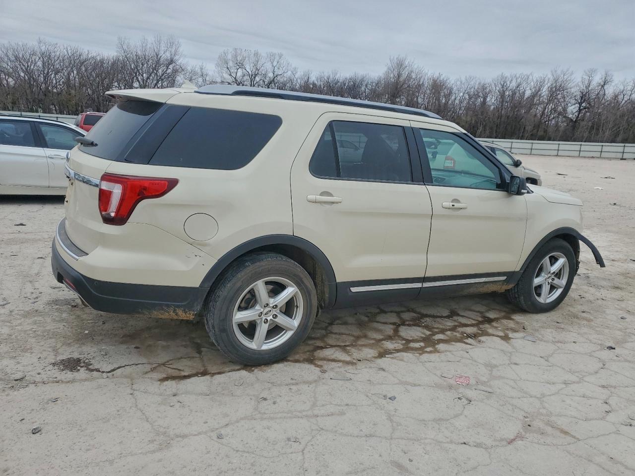 Ford Explorer Xlt Image 10