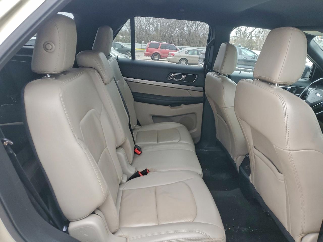 Ford Explorer Xlt Image 2