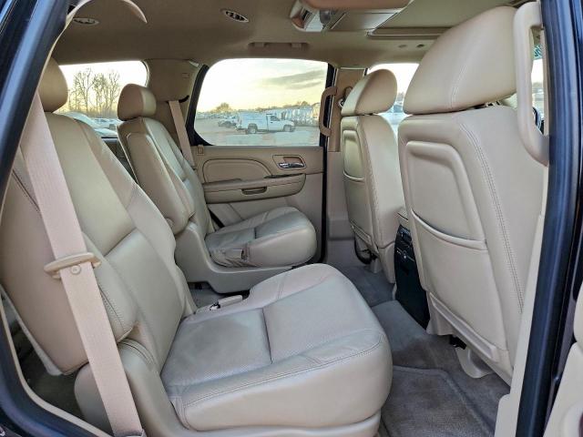 Cadillac Escalade Premium Image 11