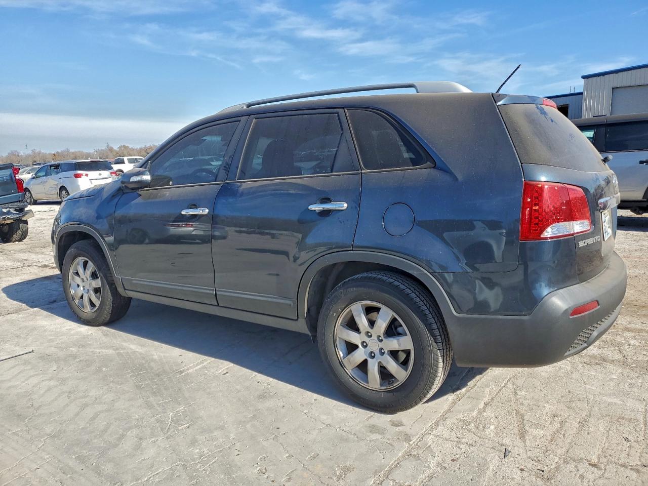 Kia Sorento Base Image 10