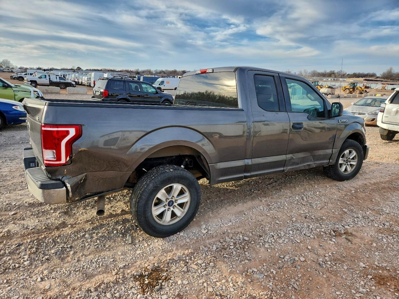 Ford F-150 Super Cab Image 6
