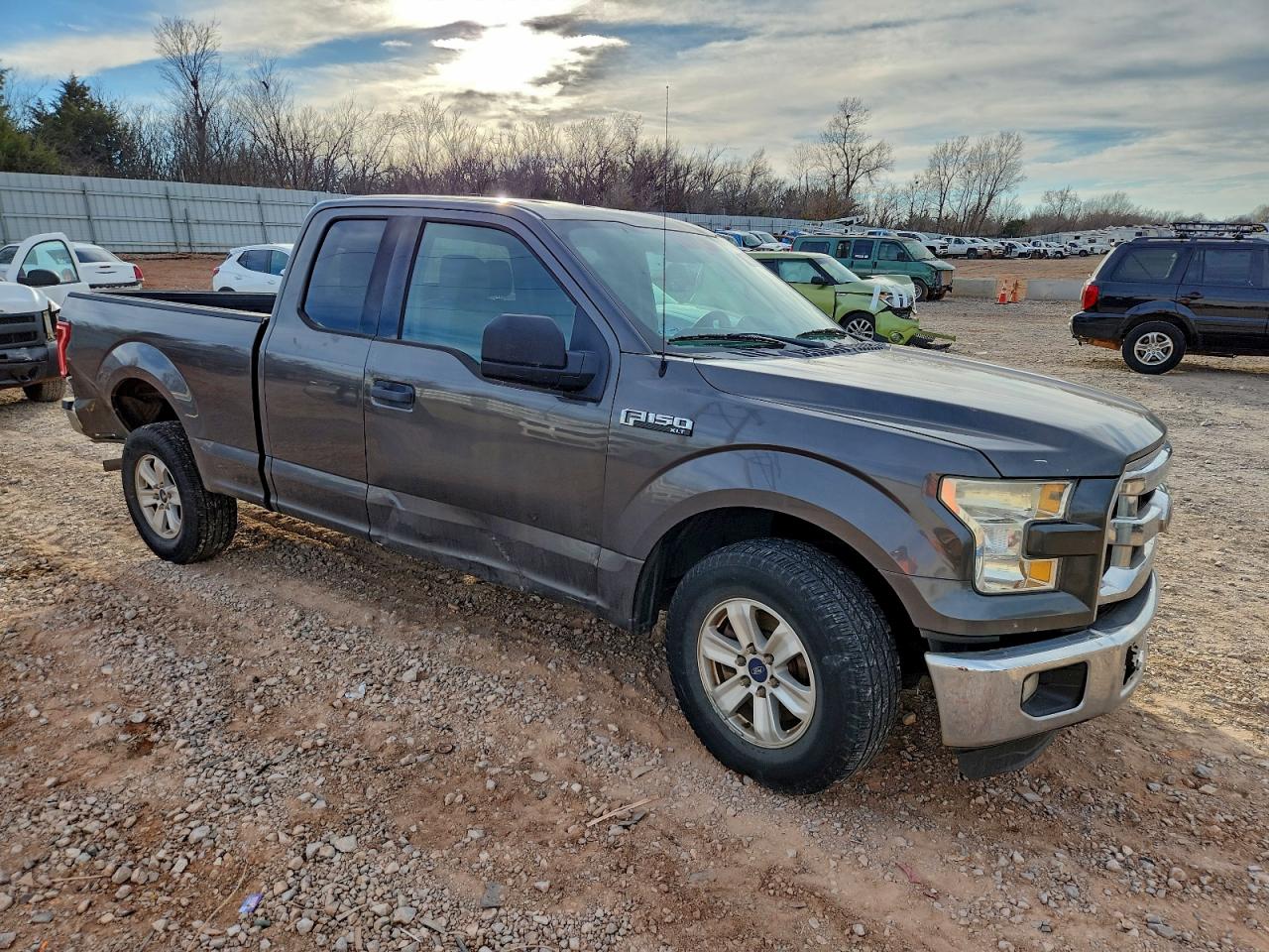 Ford F-150 Super Cab Image 10