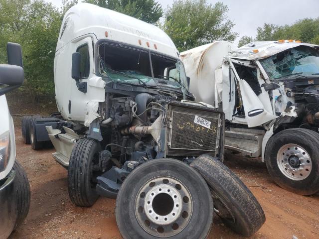  Salvage Freightliner Cascadia 1