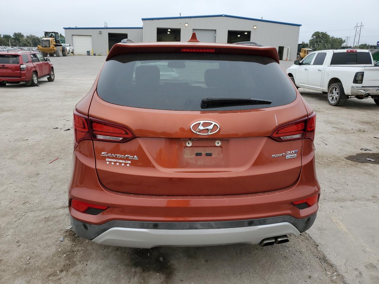 Hyundai SANTA FE Image 2