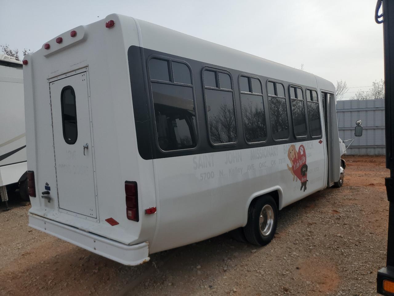 Ford Econoline E450 Super Duty Cutaway Van Image 7