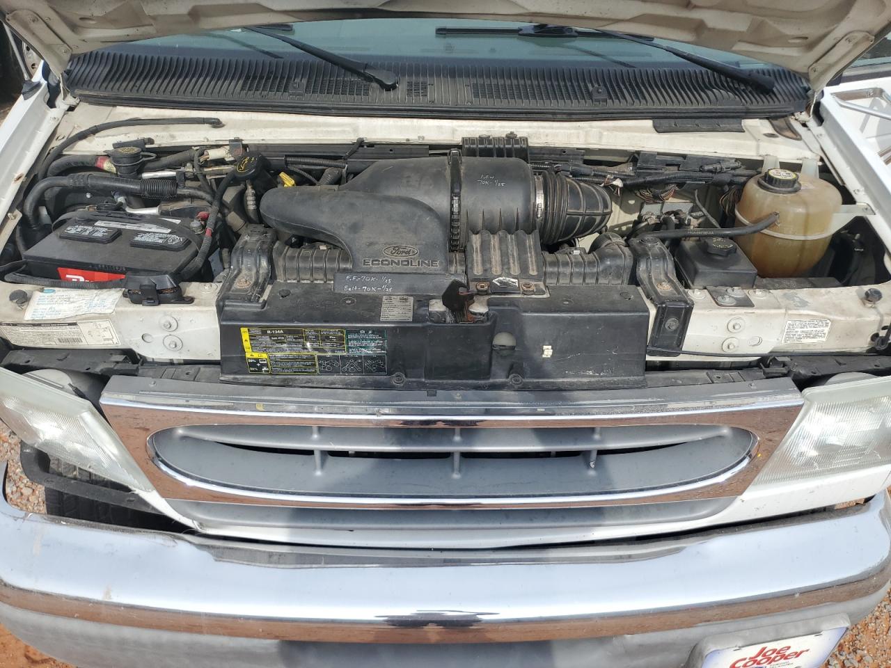 Ford Econoline E450 Super Duty Cutaway Van Image 4