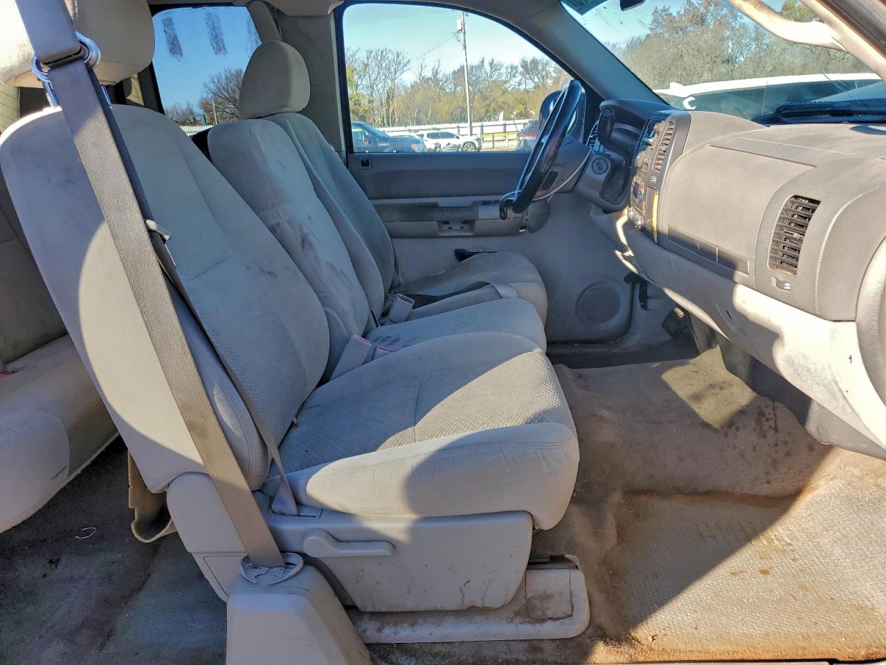 GMC Sierra C1500 Image 2