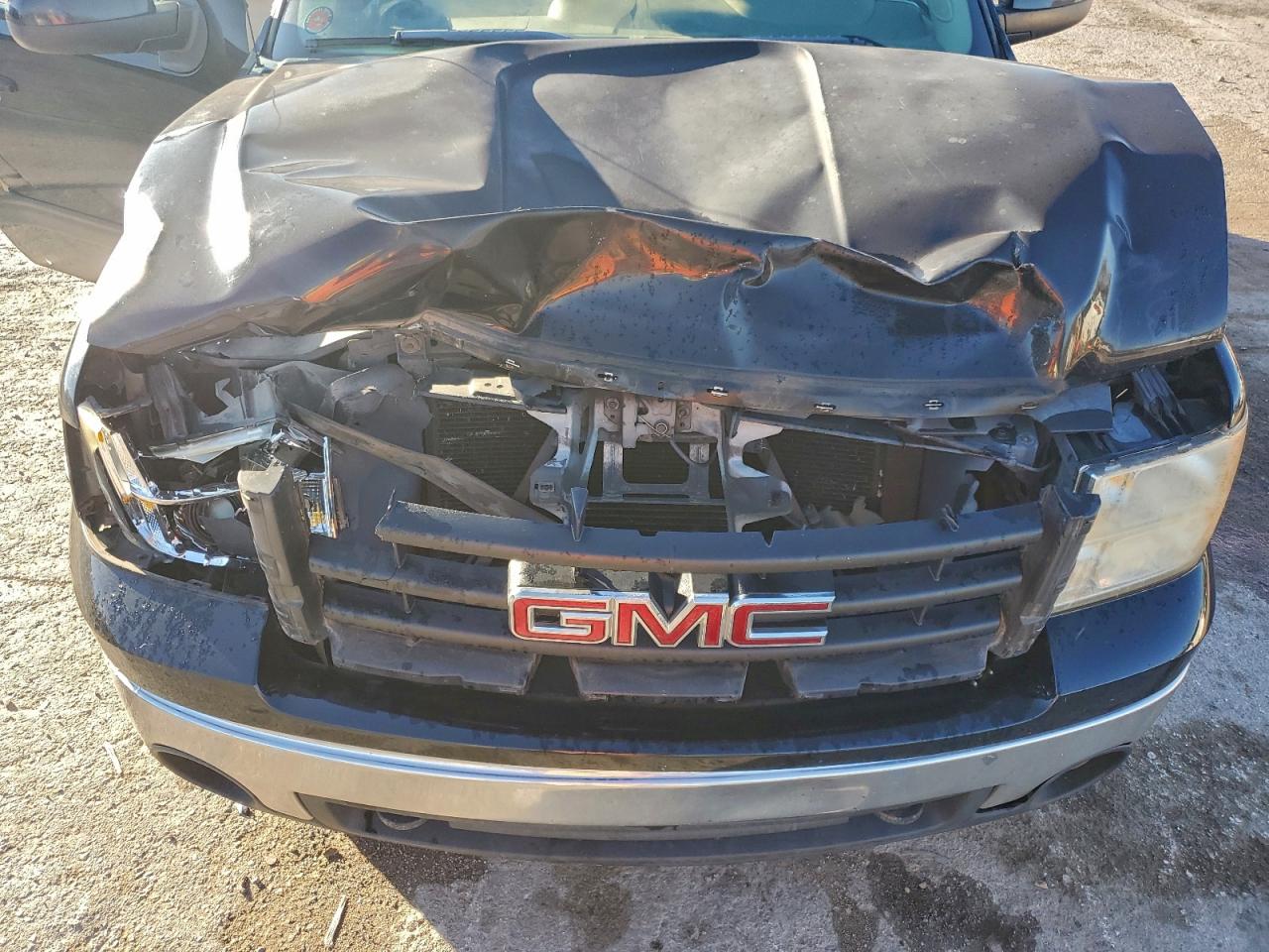 GMC Sierra C1500 Image 11