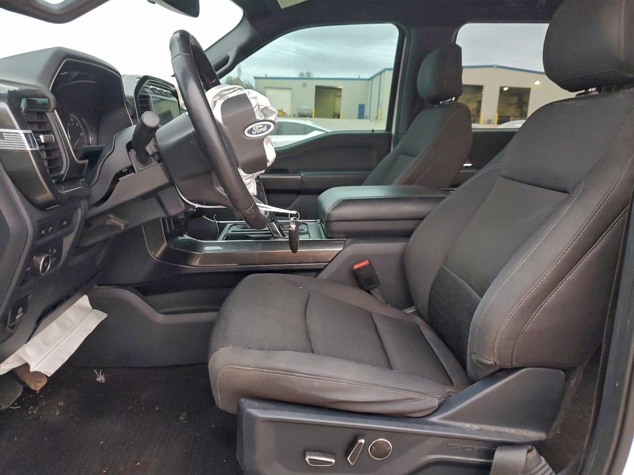 Ford F-150 Supercrew Image 6