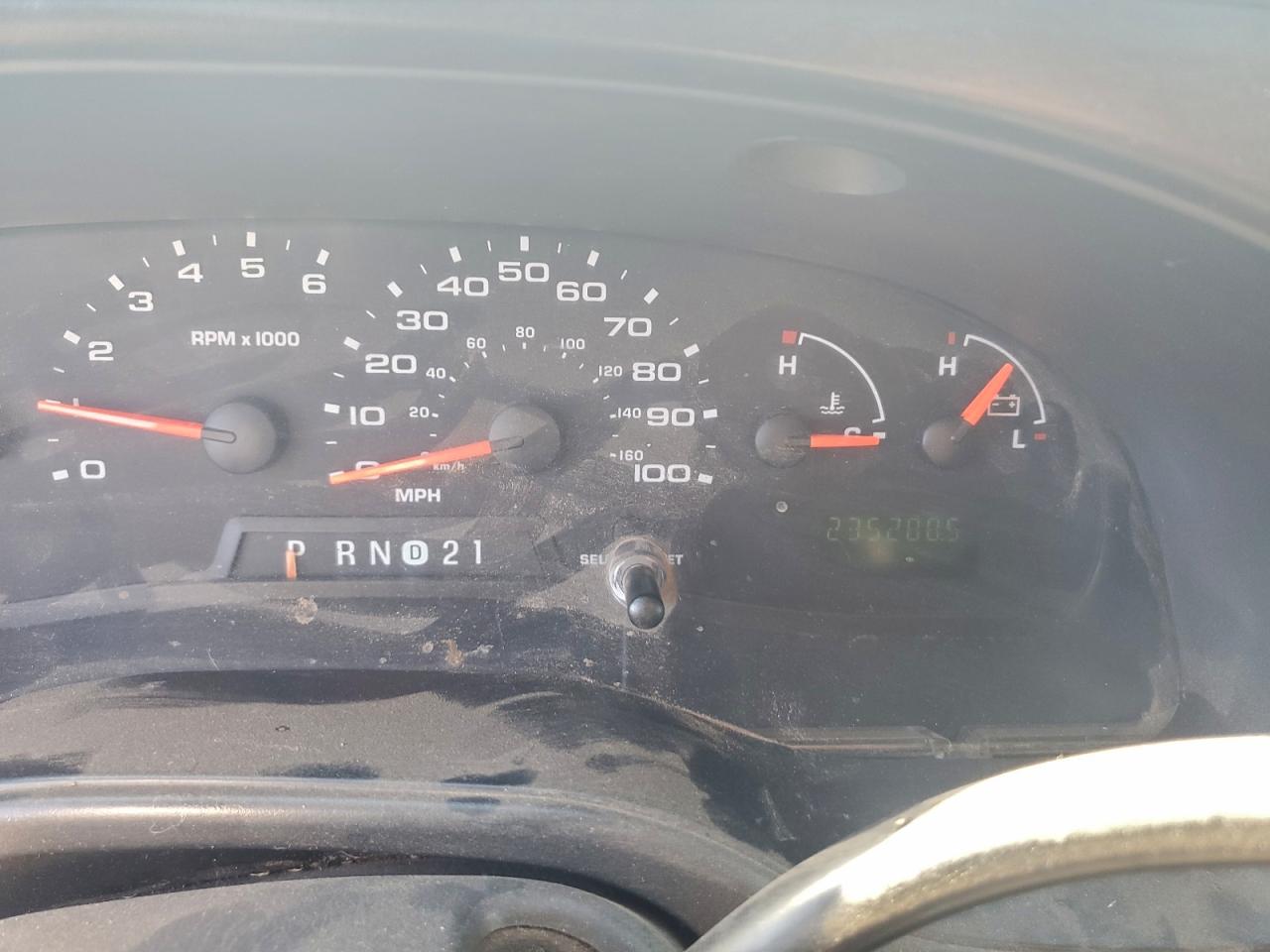 Ford E-250 E250 Van Image 9