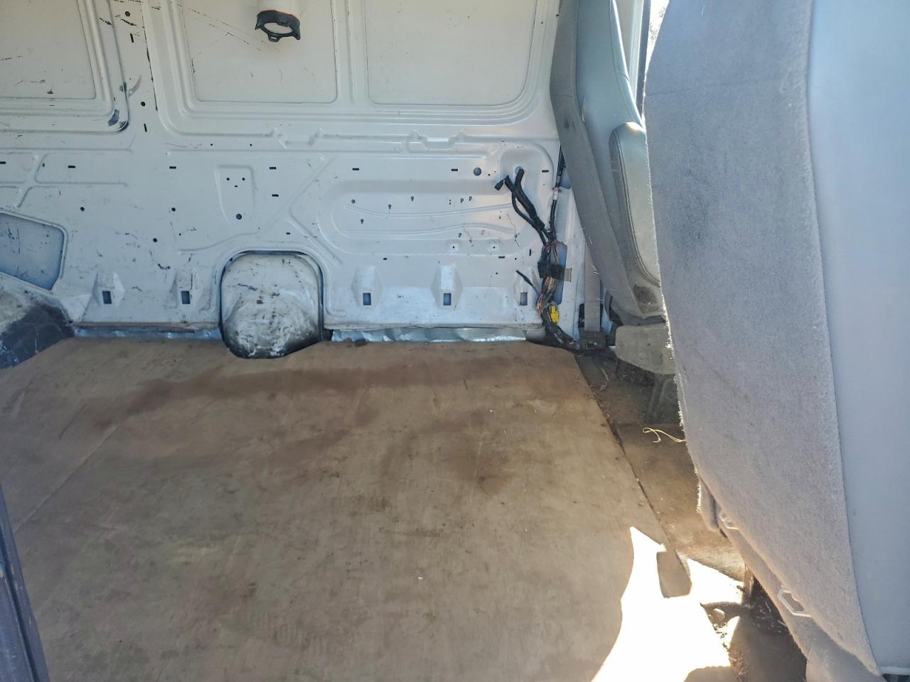 Ford E-250 E250 Van Image 11