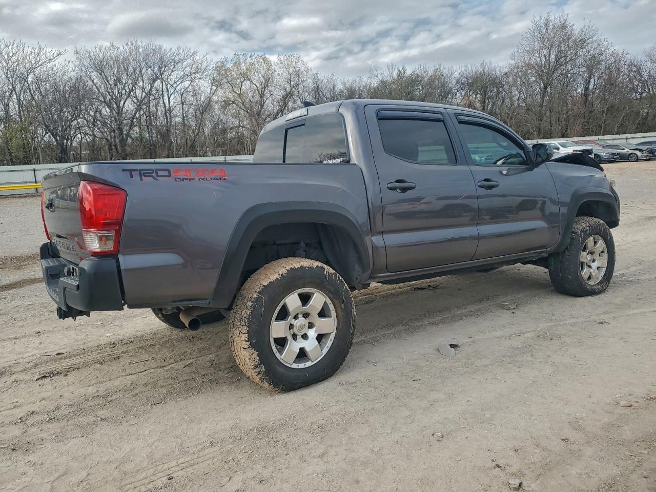 Toyota Tacoma Double Cab Image 5