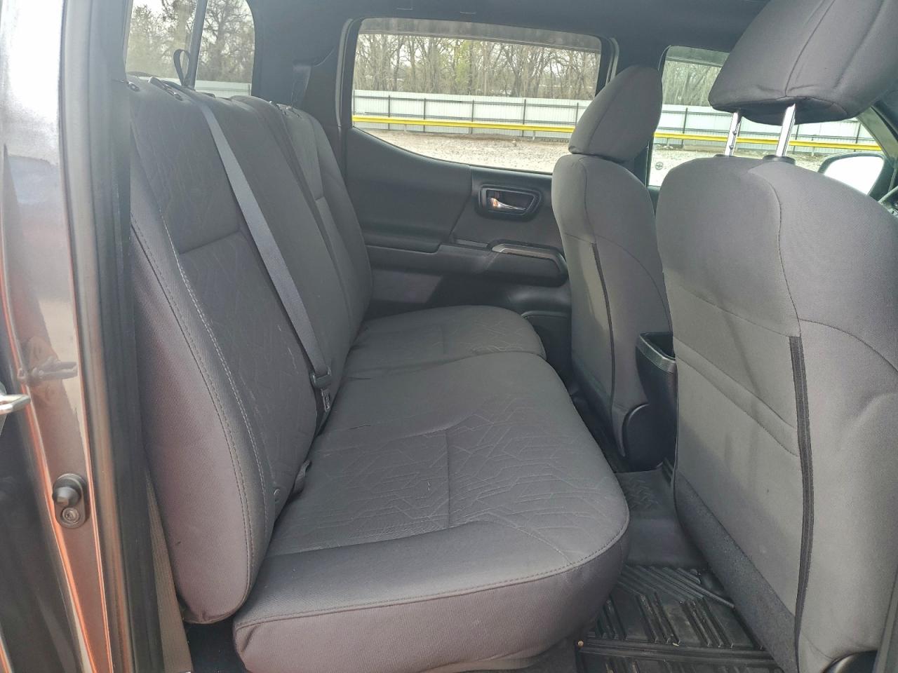 Toyota Tacoma Double Cab Image 6