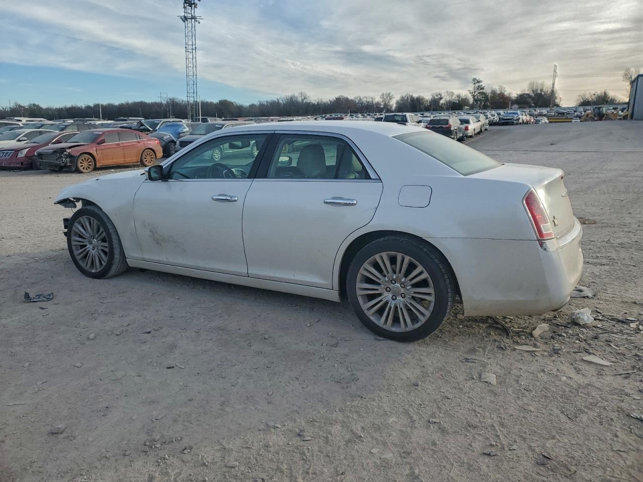 Chrysler 300 Limited Image 2