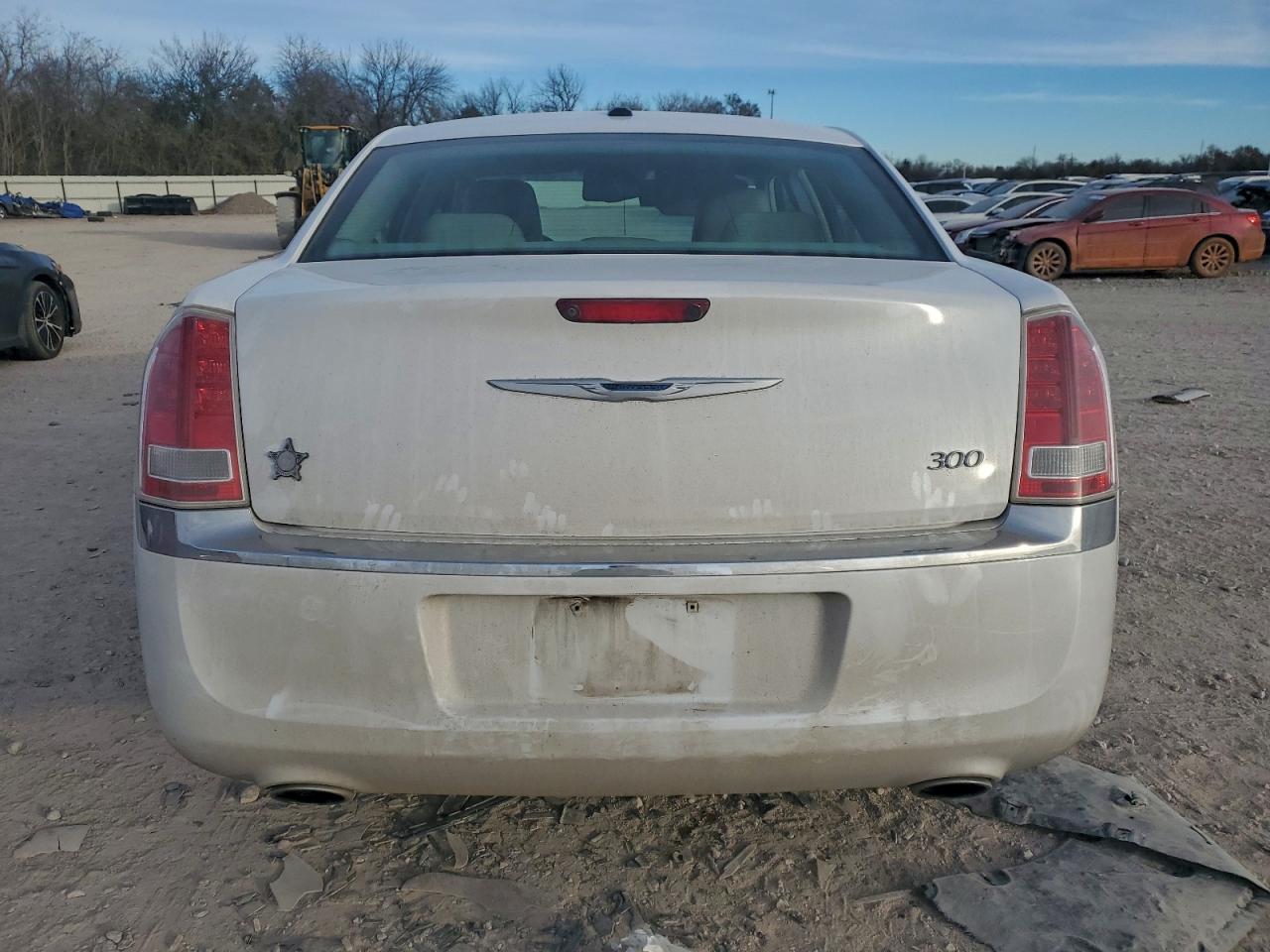 Chrysler 300 Limited Image 11