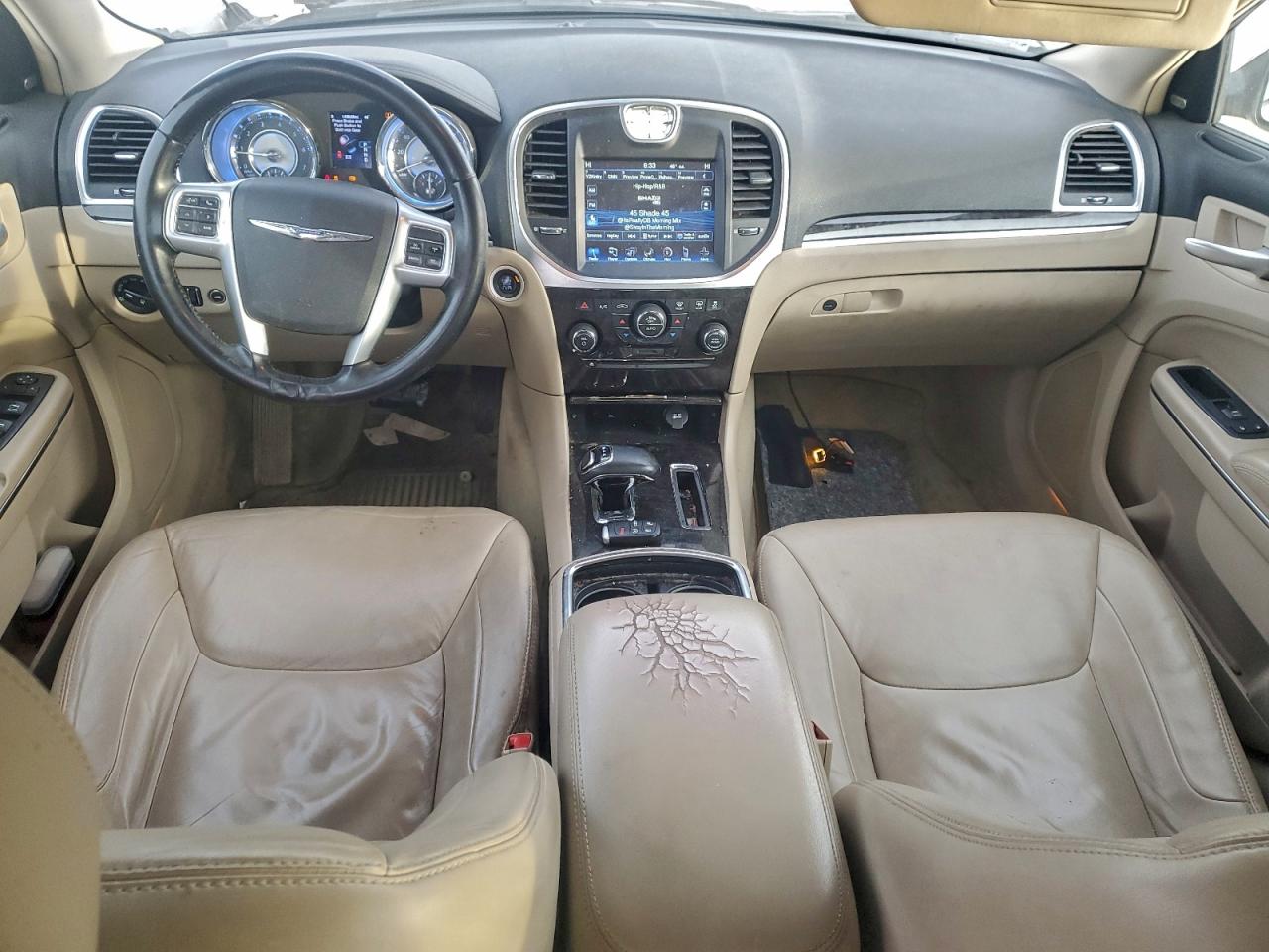 Chrysler 300 Limited Image 6