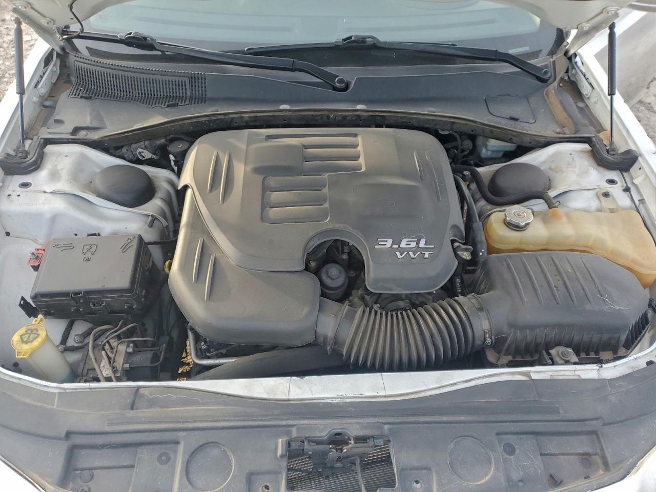 Chrysler 300 Limited Image 12