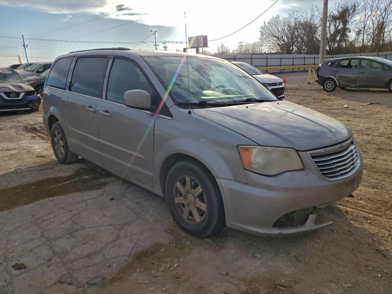 Chrysler Minivan Touring Image 3