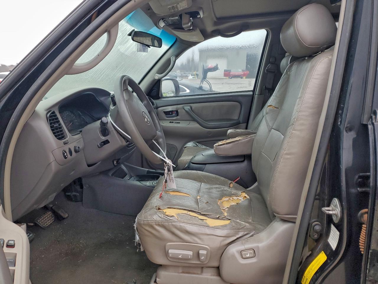 Toyota Sequoia Sr5 Image 7