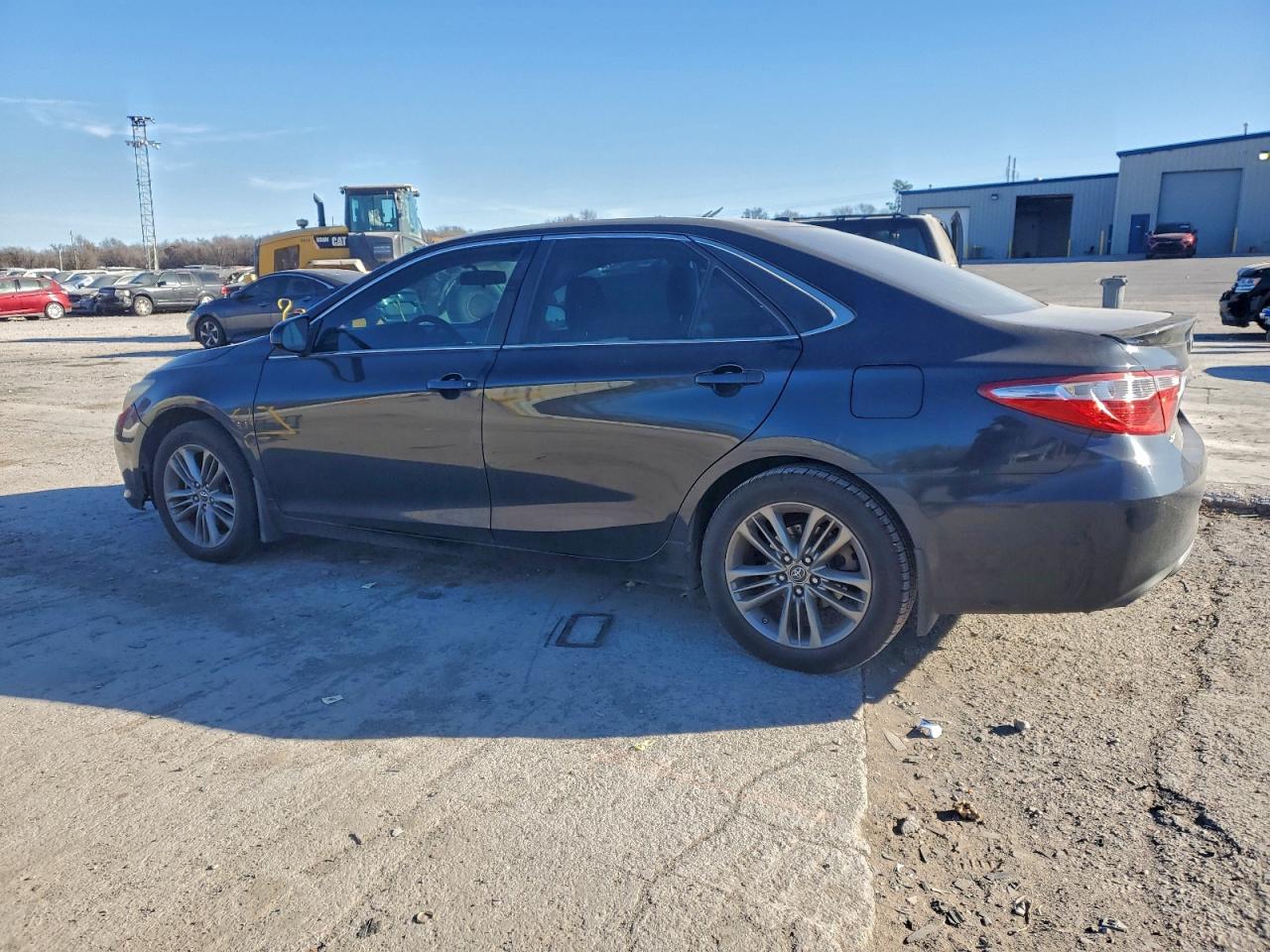 Toyota Camry Le Image 4