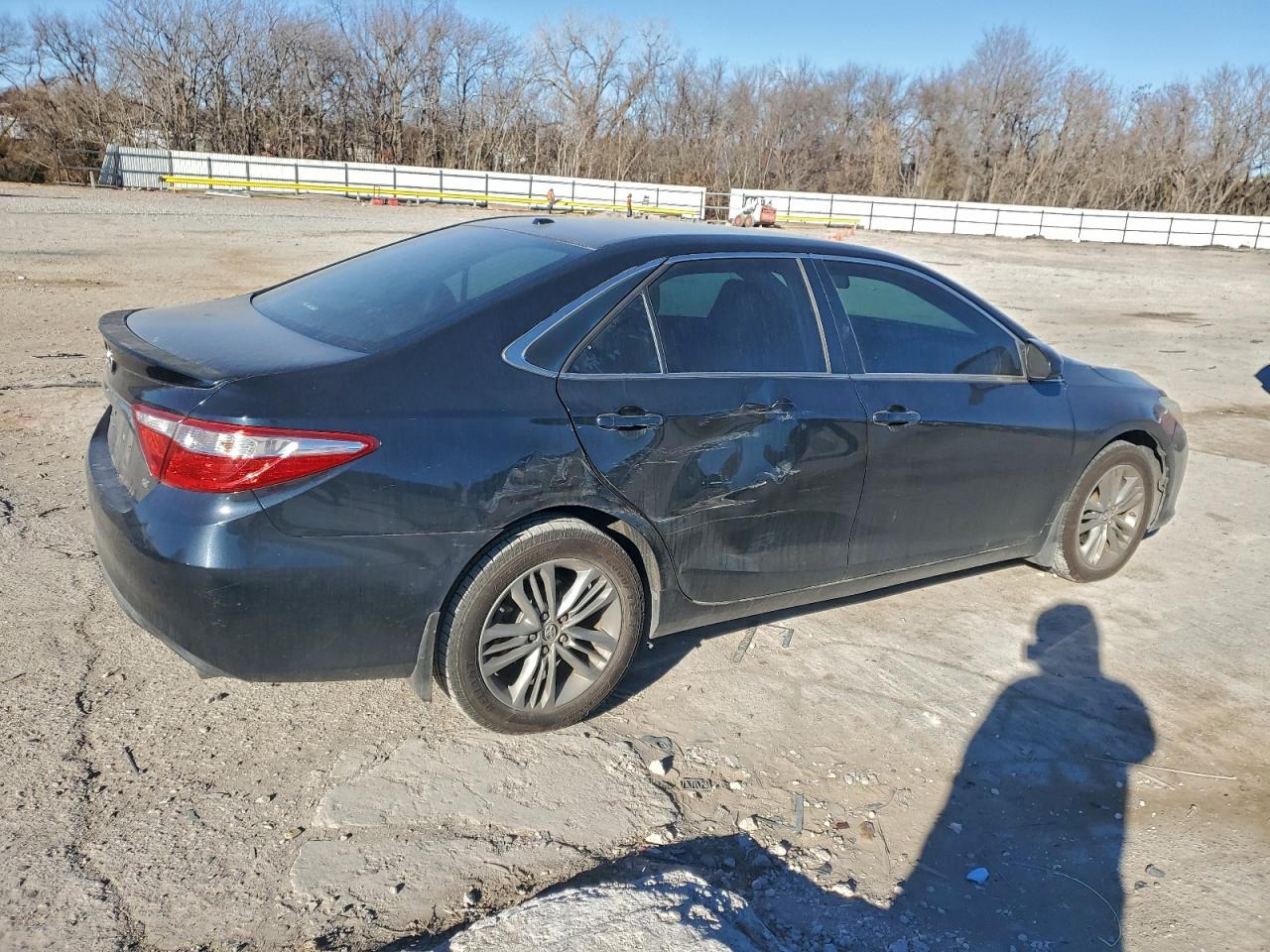 Toyota Camry Le Image 9