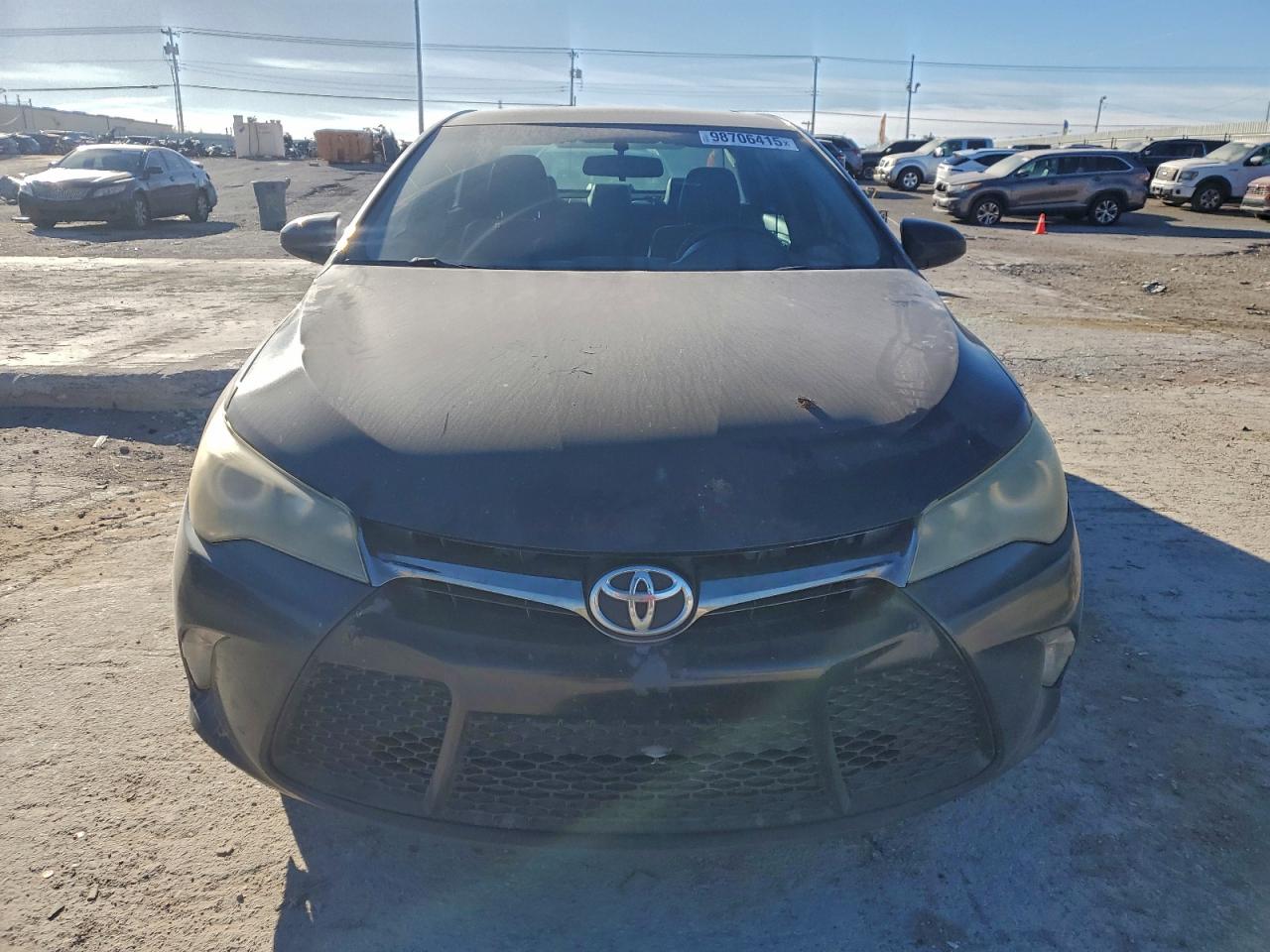 Toyota Camry Le Image 10