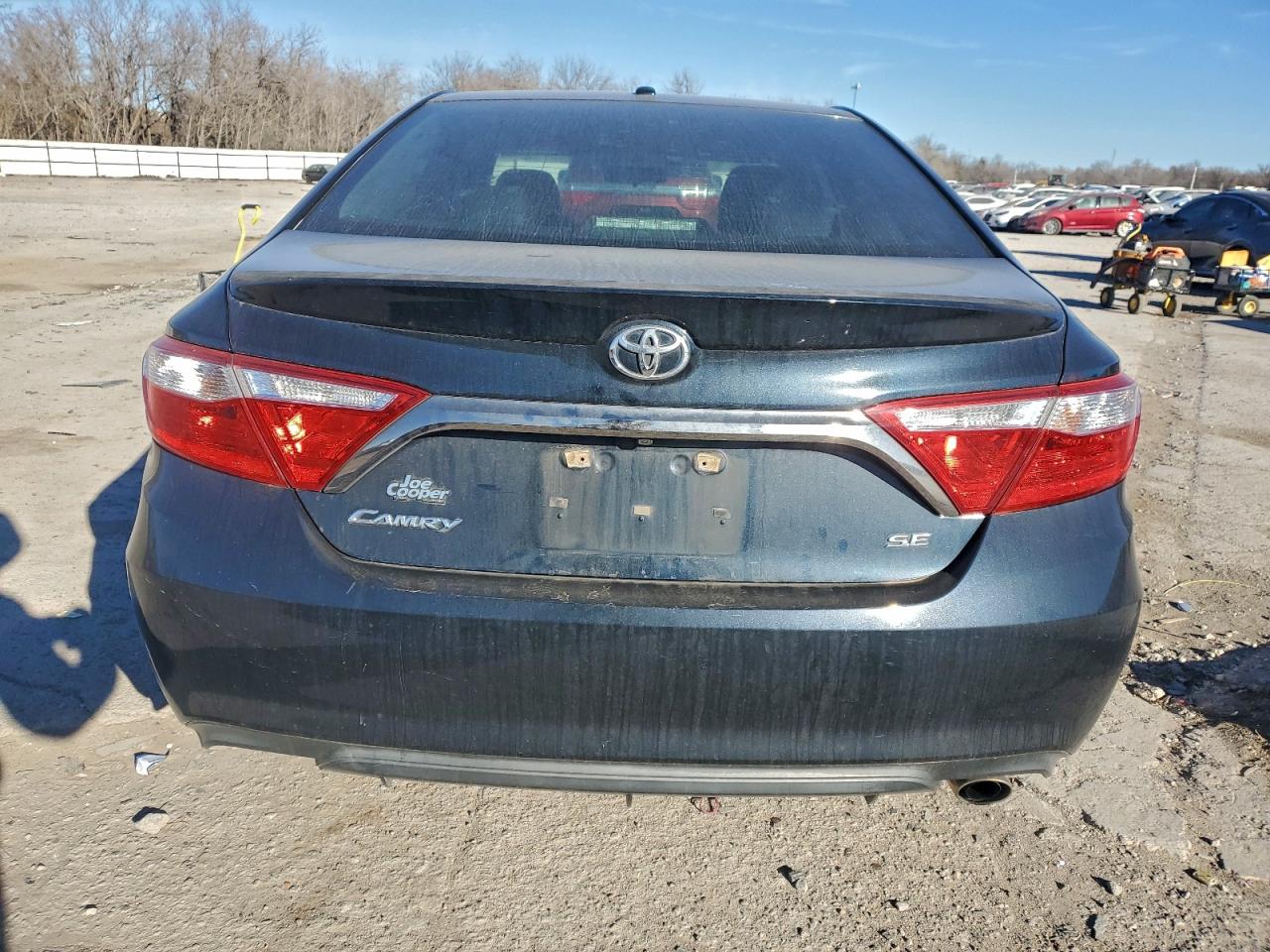 Toyota Camry Le Image 6