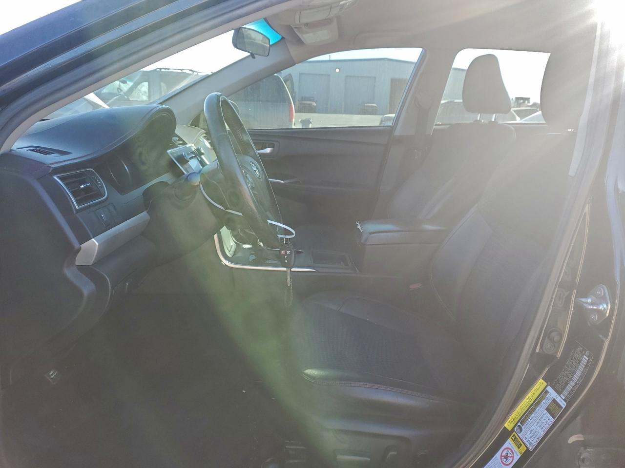 Toyota Camry Le Image 11