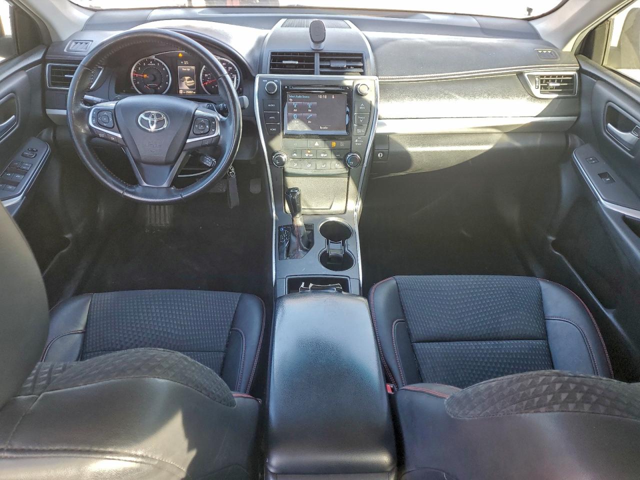 Toyota Camry Le Image 2