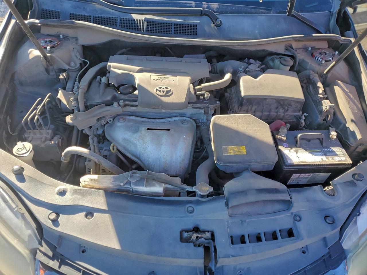 Toyota Camry Le Image 12