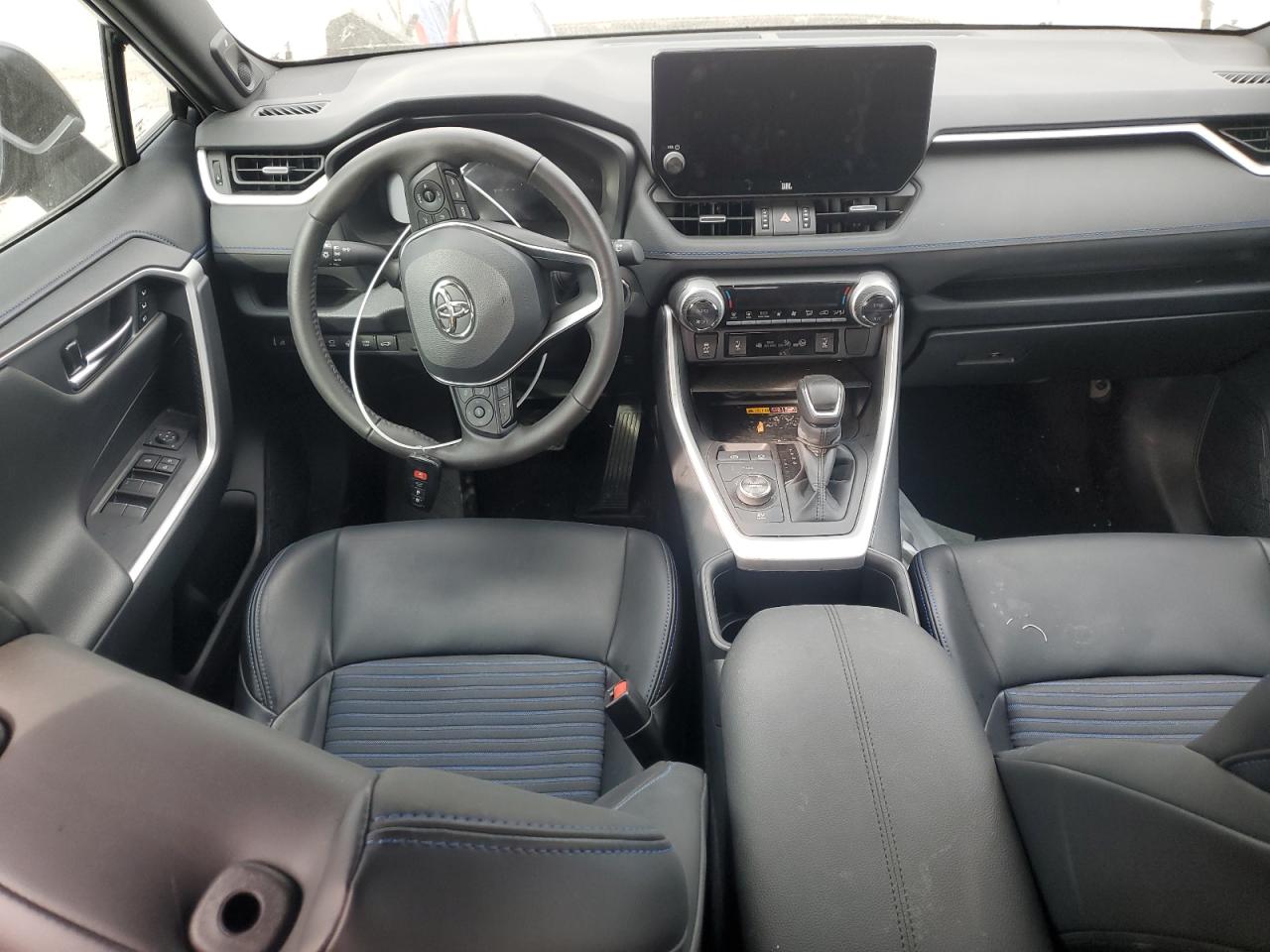 Toyota RAV4 Xse Image 10