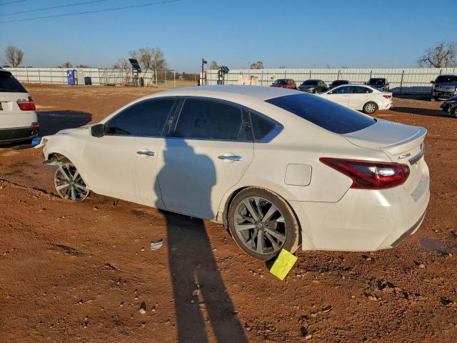 Nissan Altima 2.5 Image 10