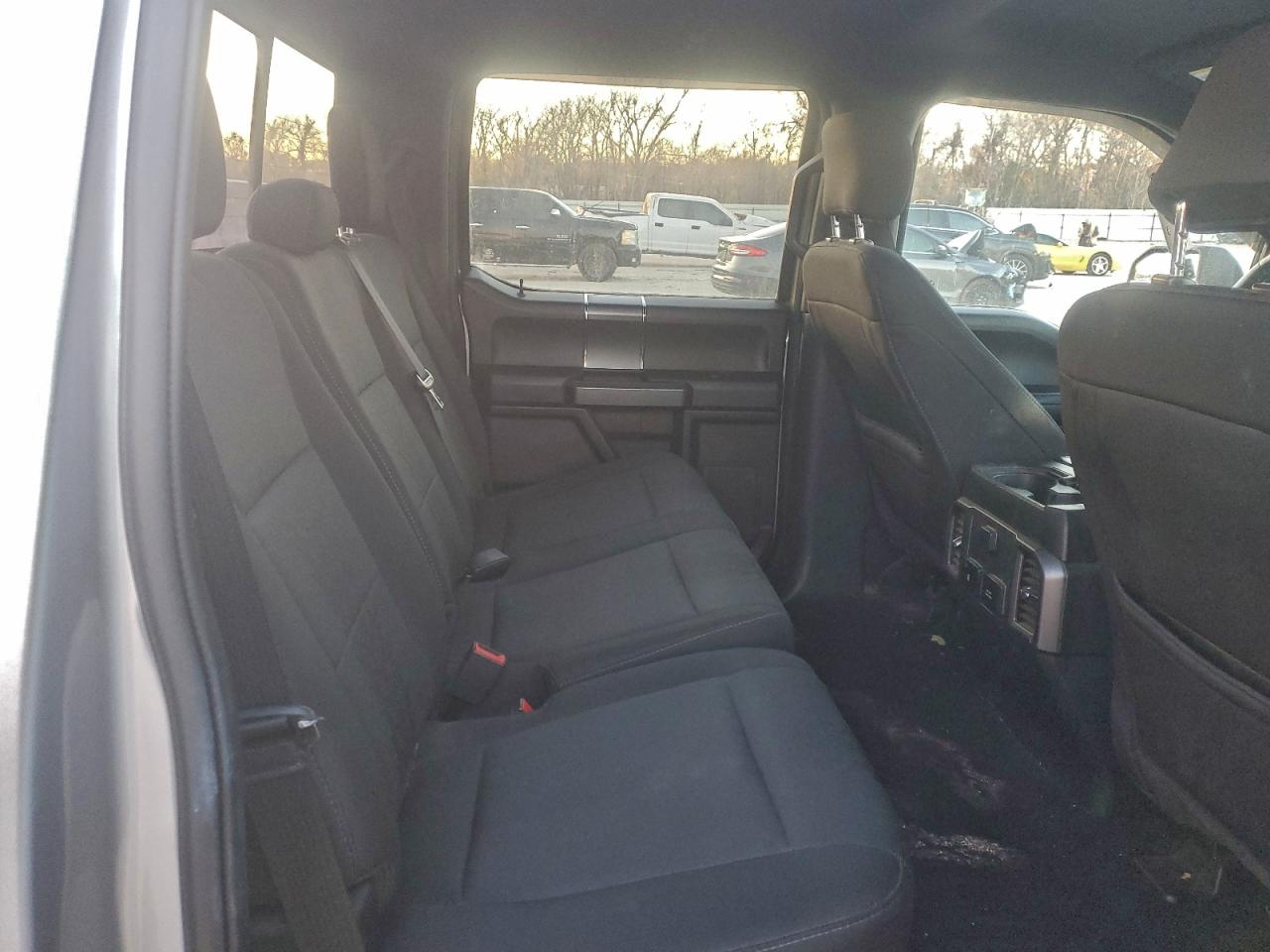 Ford F-150 Supercrew Image 6