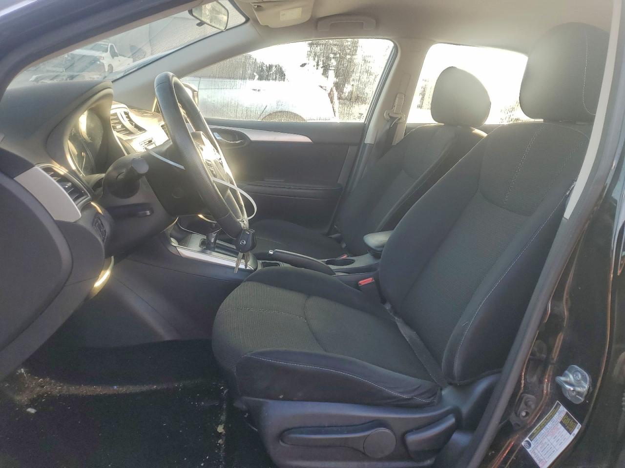 Nissan Sentra S Image 2