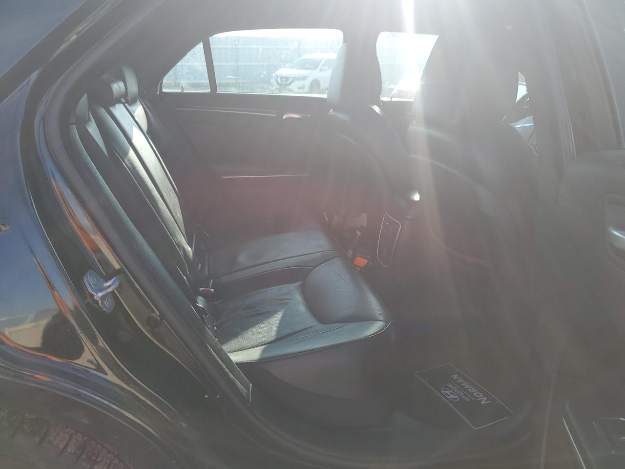 Chrysler 300 Image 12