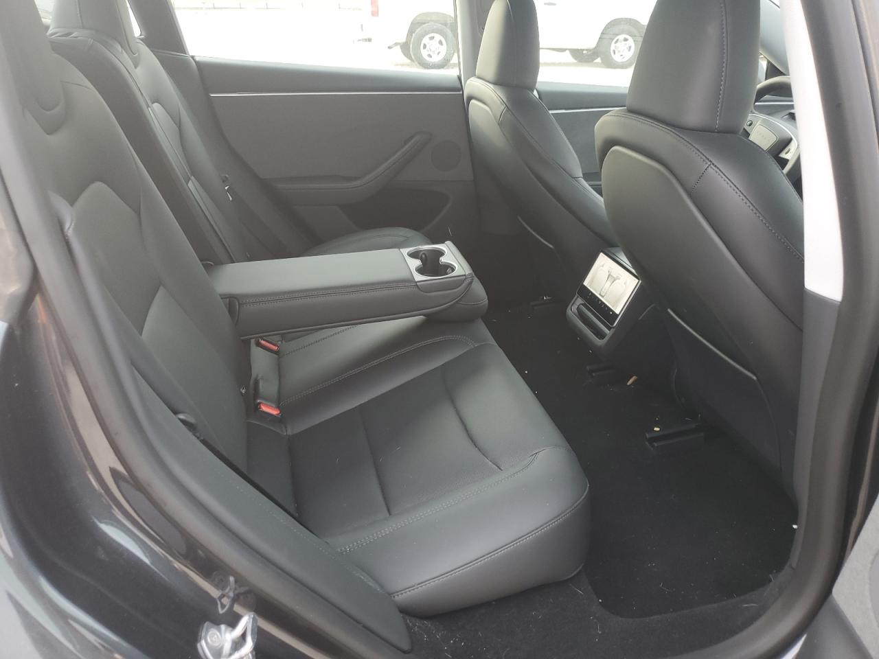 Tesla Model 3 Image 8