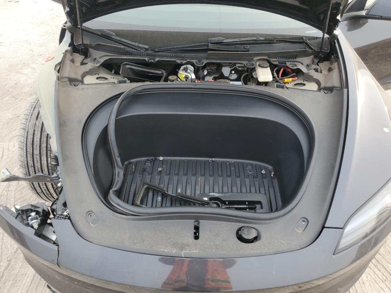 Tesla Model 3 Image 11