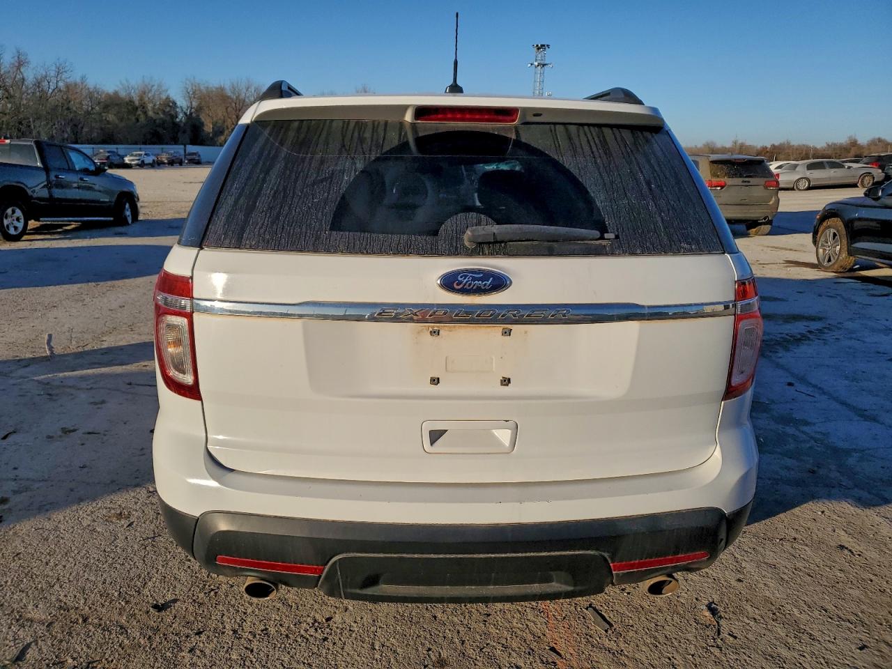 Ford Explorer Image 12