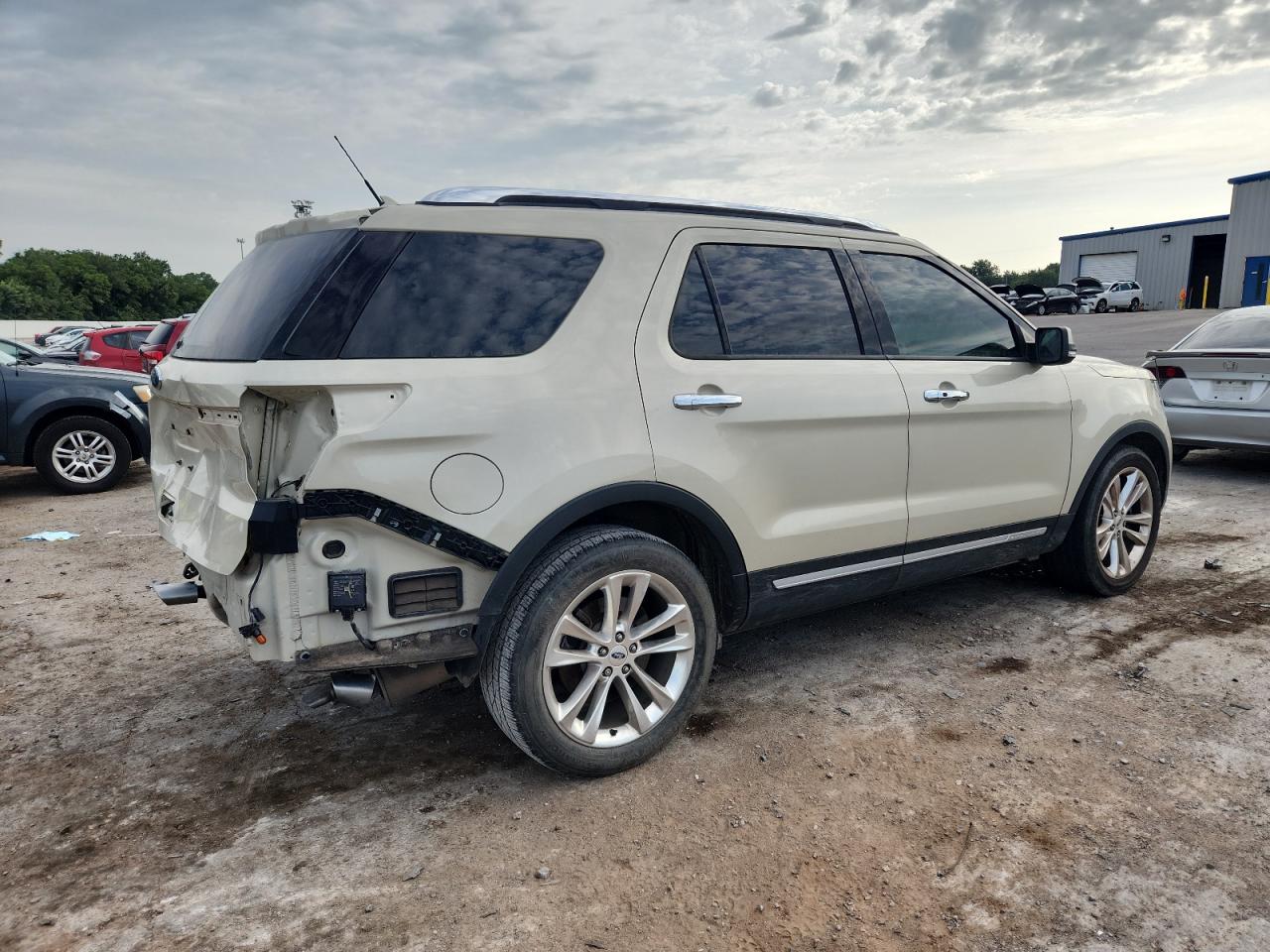 Ford Explorer Limited Image 2