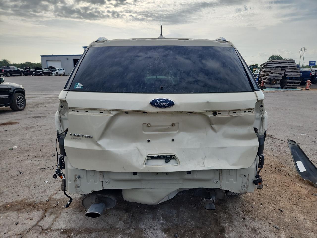 Ford Explorer Limited Image 14