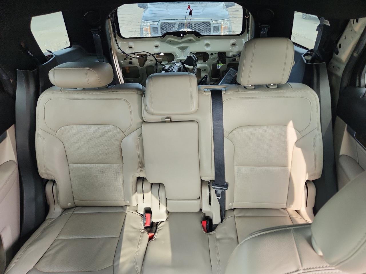 Ford Explorer Limited Image 11