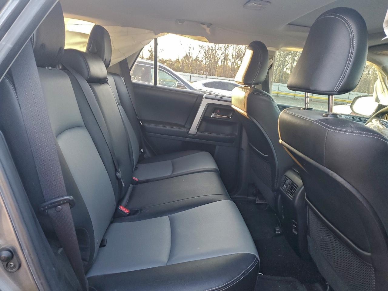 Toyota 4Runner Sr5 Image 13