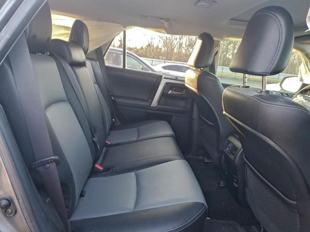 Toyota 4Runner Sr5 Image 13