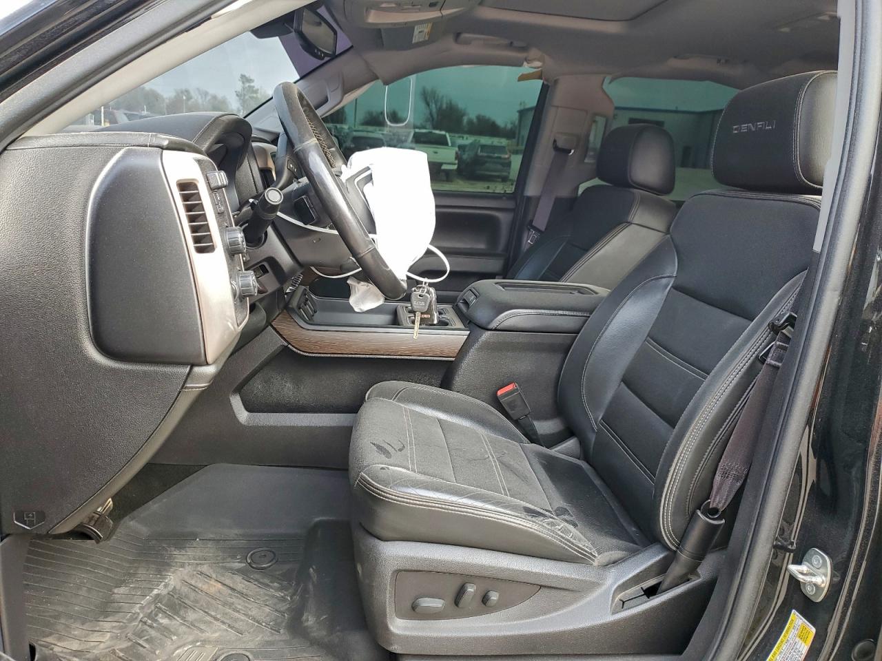 GMC Sierra K1500 Denali Image 6