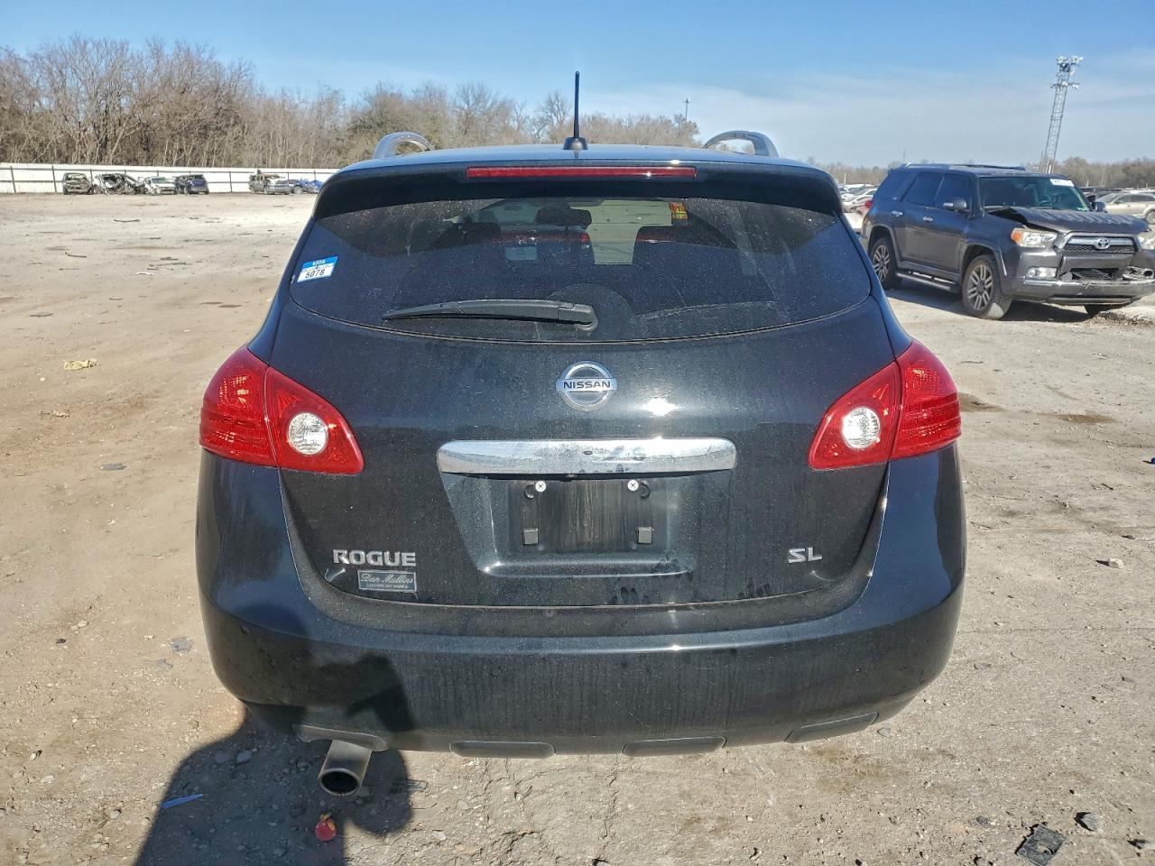 Nissan Rogue S Image 3