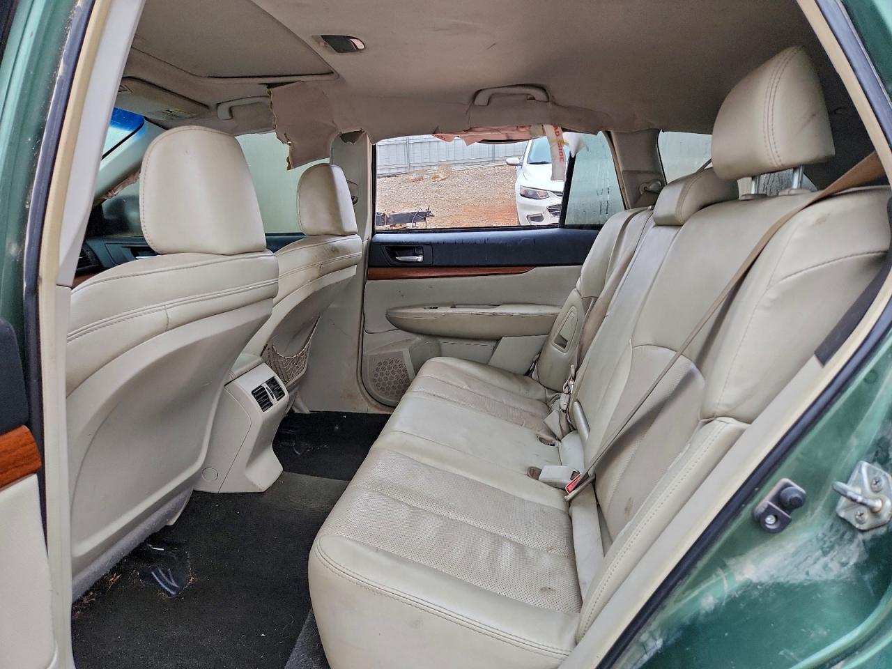 Subaru Outback 2.5i Limited Image 12