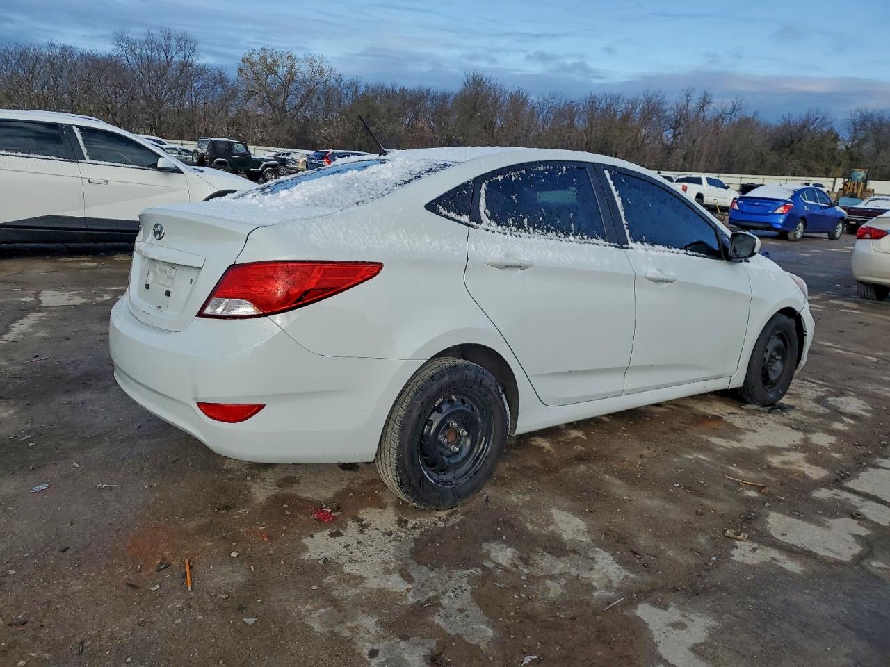 Hyundai ACCENT Se Image 12