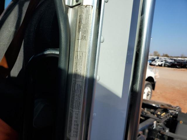 Peterbilt 348 Image 9